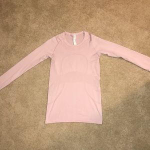 Long sleeve lulu lemon shirt